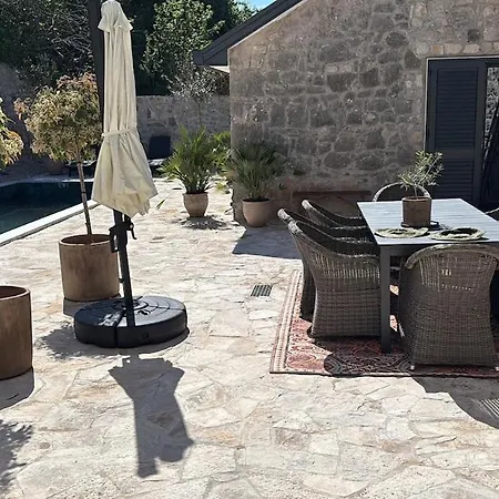 Espinosa * Pridvorci