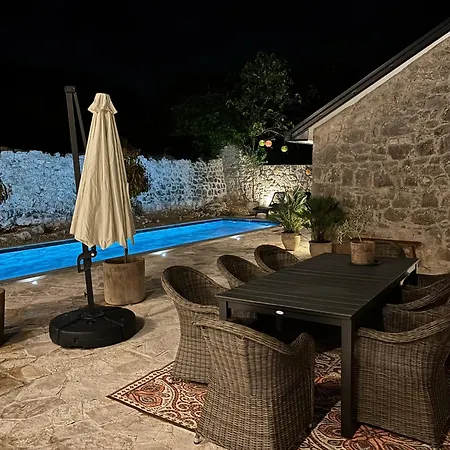 Espinosa Villa Pridvorci